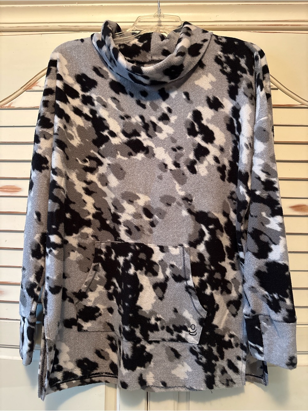 Cuddl Duds Women's Turtleneck Pullover - Black, Gray & White Abstract Print